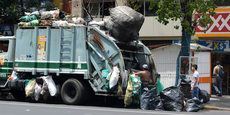 How Much Do Garbage Truck Drivers Make in the U.S.