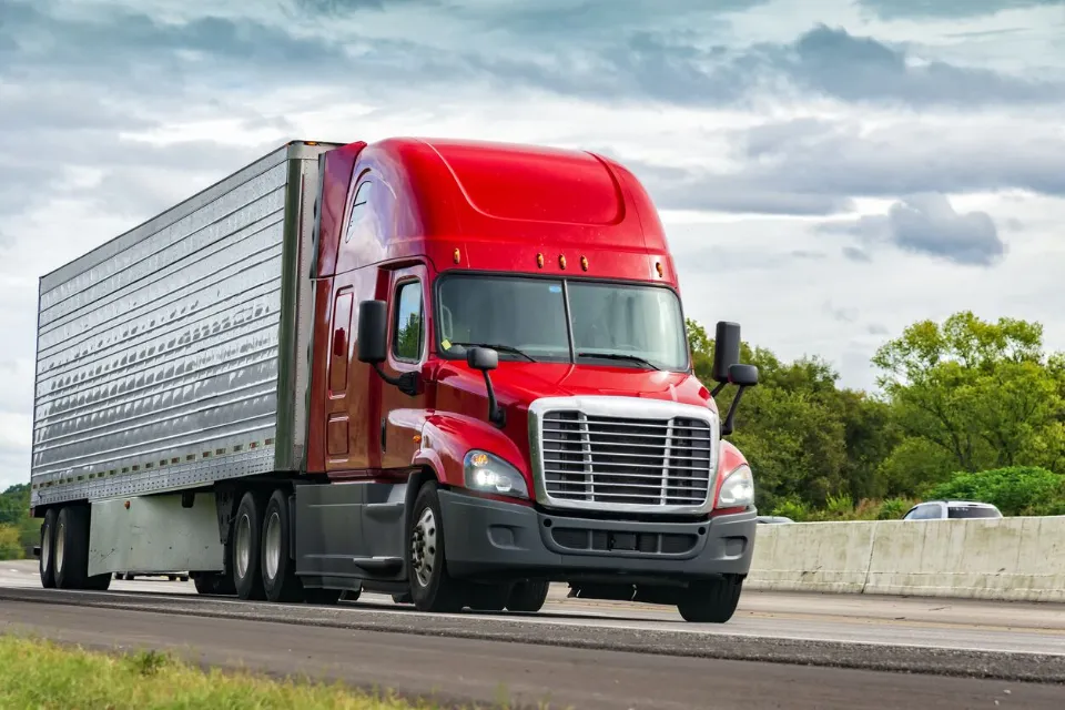 How Long is a Semi Truck? All You Want to Know