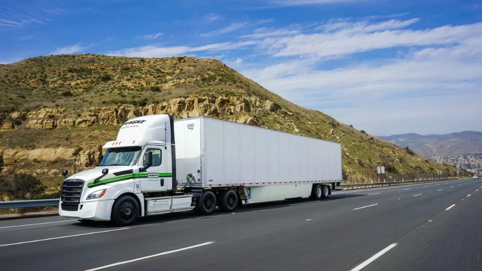 How Long is a Semi Truck? All You Want to Know